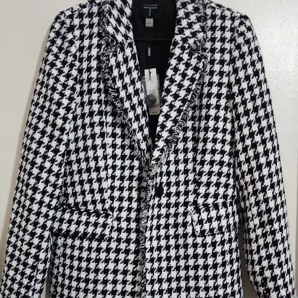 Tahari Black and White Houndstooth Blazer - Picture 3 of 6